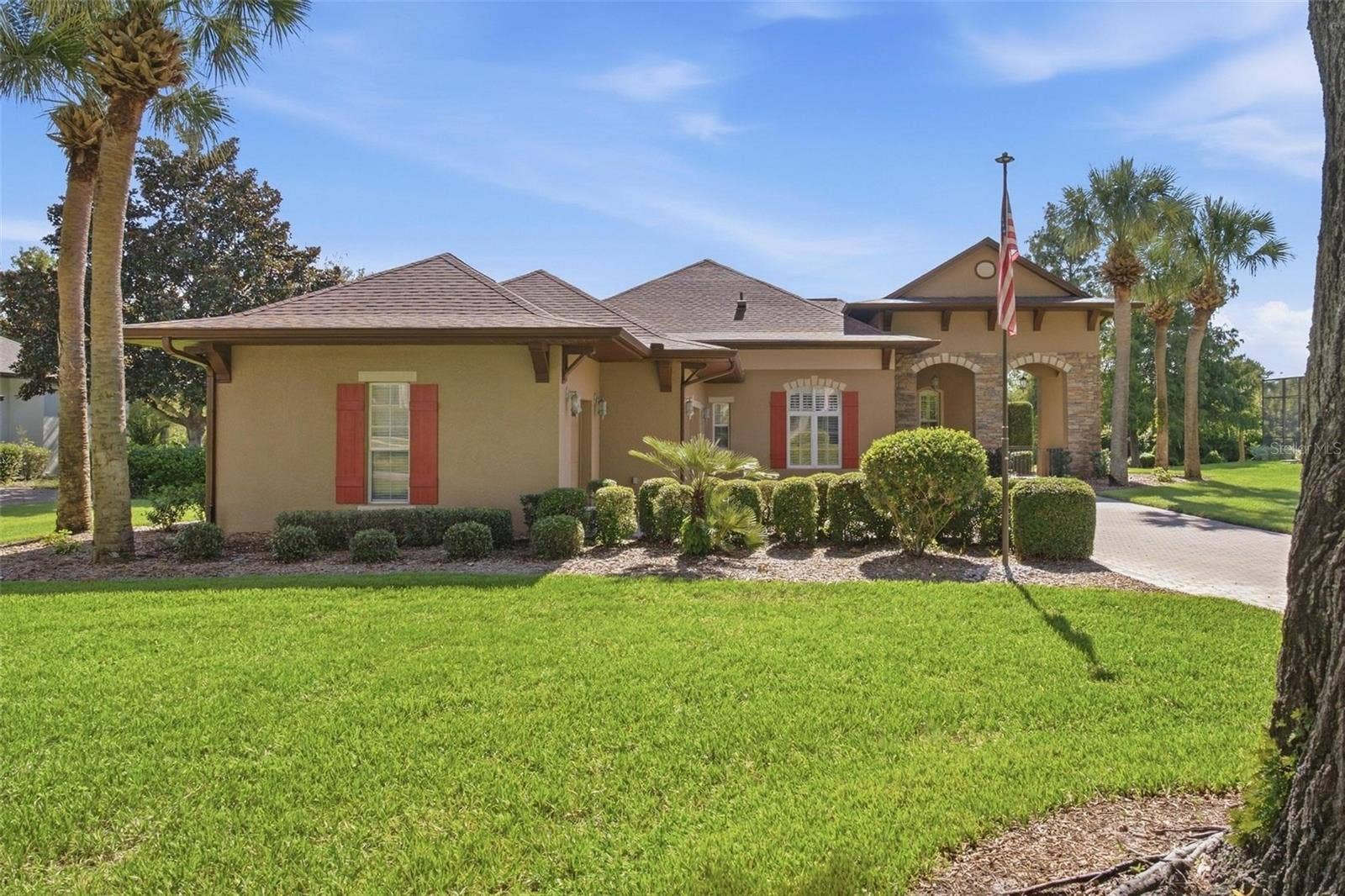 39118 GRIFFIN LANDING, Lady Lake, FL 32159 View of side of home.