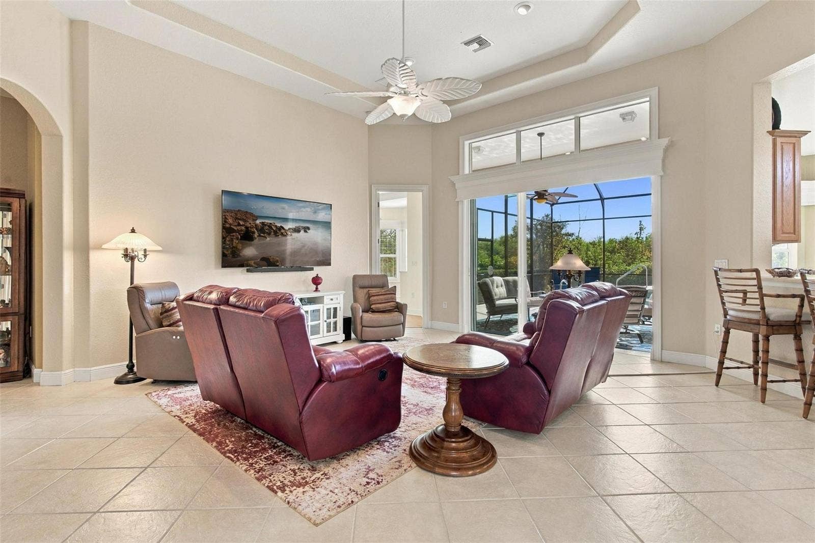 39118 GRIFFIN LANDING, Lady Lake, FL 32159 Great room with tall volume ceilings.
