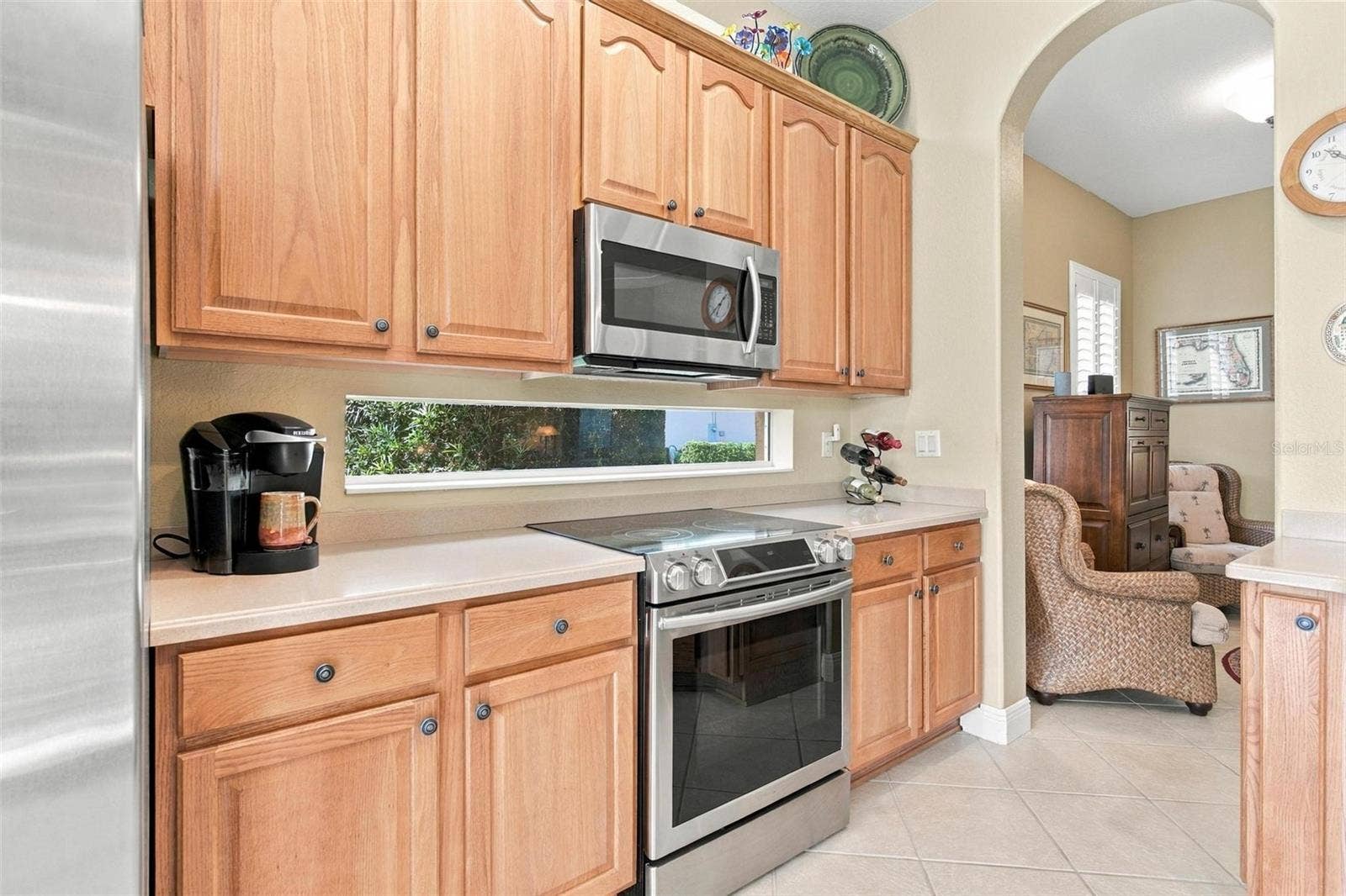 39118 GRIFFIN LANDING, Lady Lake, FL 32159 Love this window feature in between the microwave and Range...
