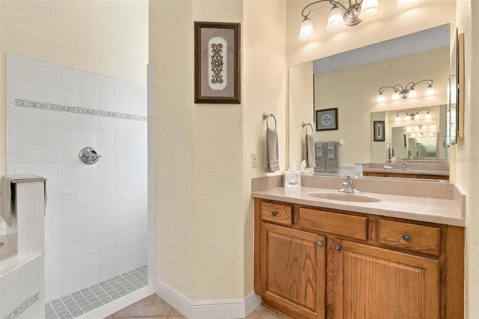 39118 GRIFFIN LANDING, Lady Lake, FL 32159 Also features a shell-style walk in shower!