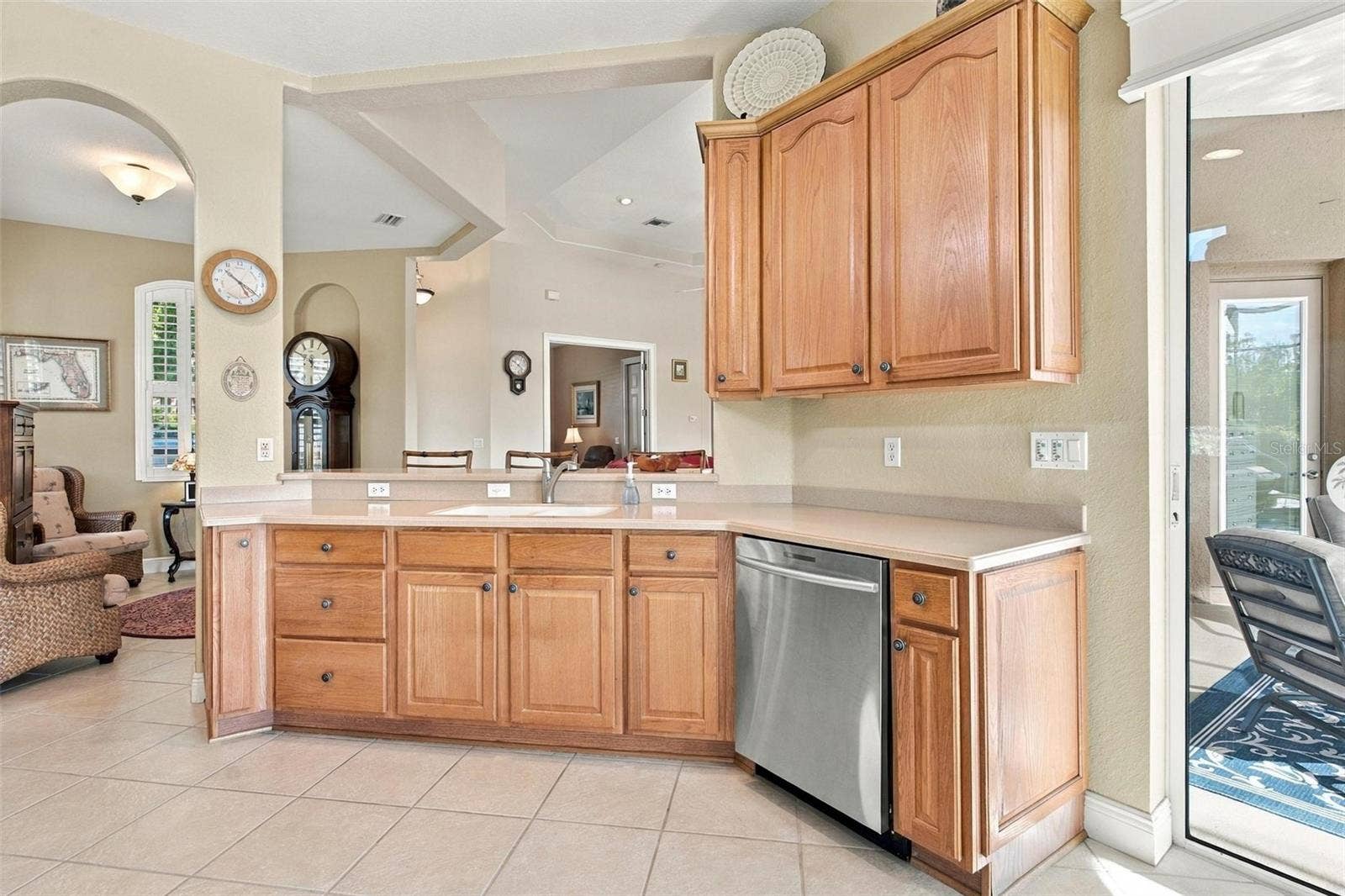 39118 GRIFFIN LANDING, Lady Lake, FL 32159 Kitchen features snack bar...built in Dishwasher!