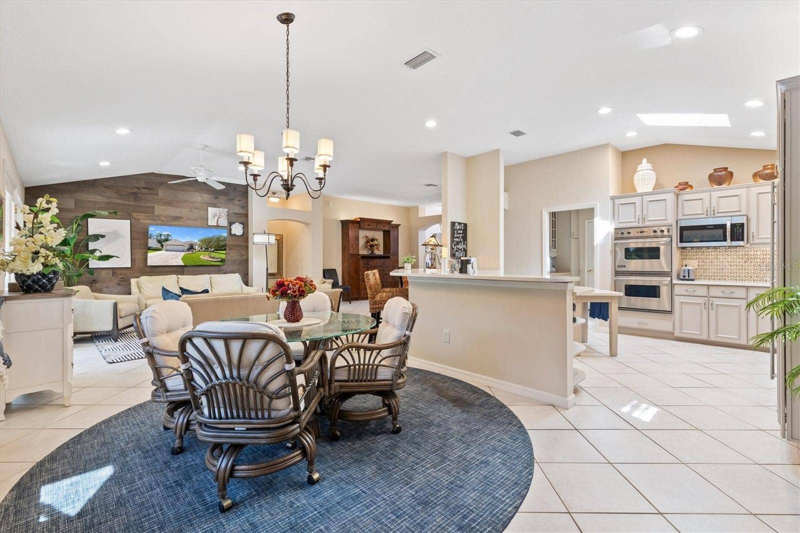 1302 LA ESTRELLITA WAY, The Villages, FL 32162 Dinette