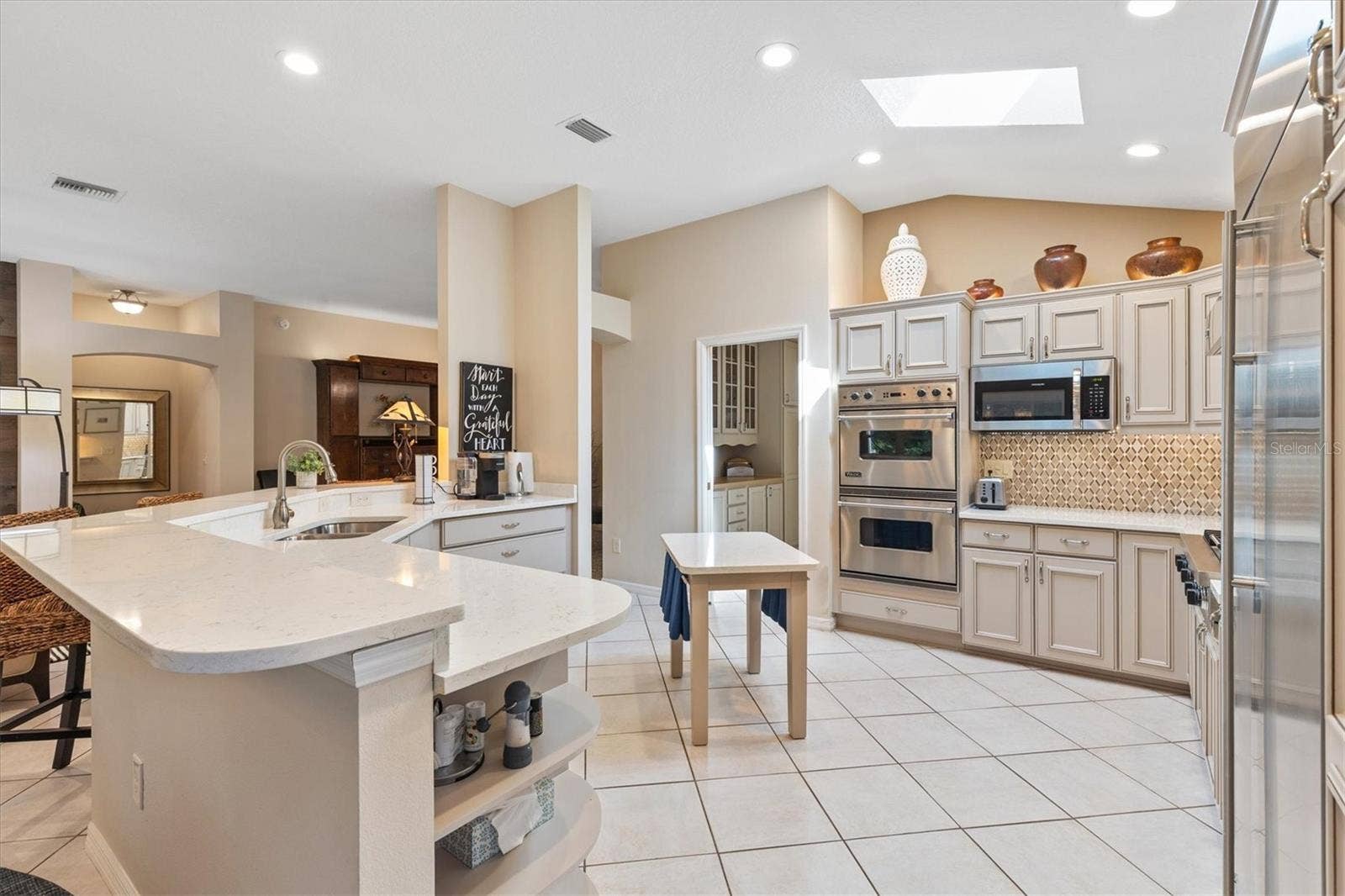 1302 LA ESTRELLITA WAY, The Villages, FL 32162 Kitchen