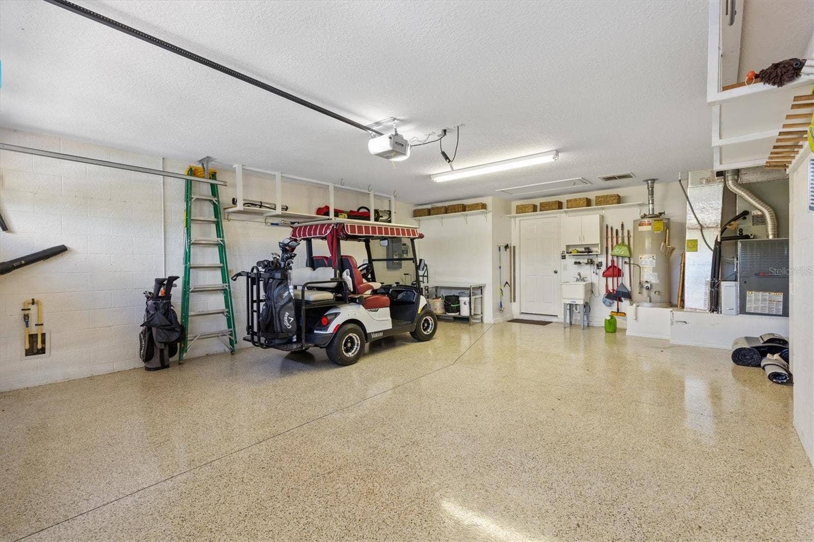 1302 LA ESTRELLITA WAY, The Villages, FL 32162 Garage