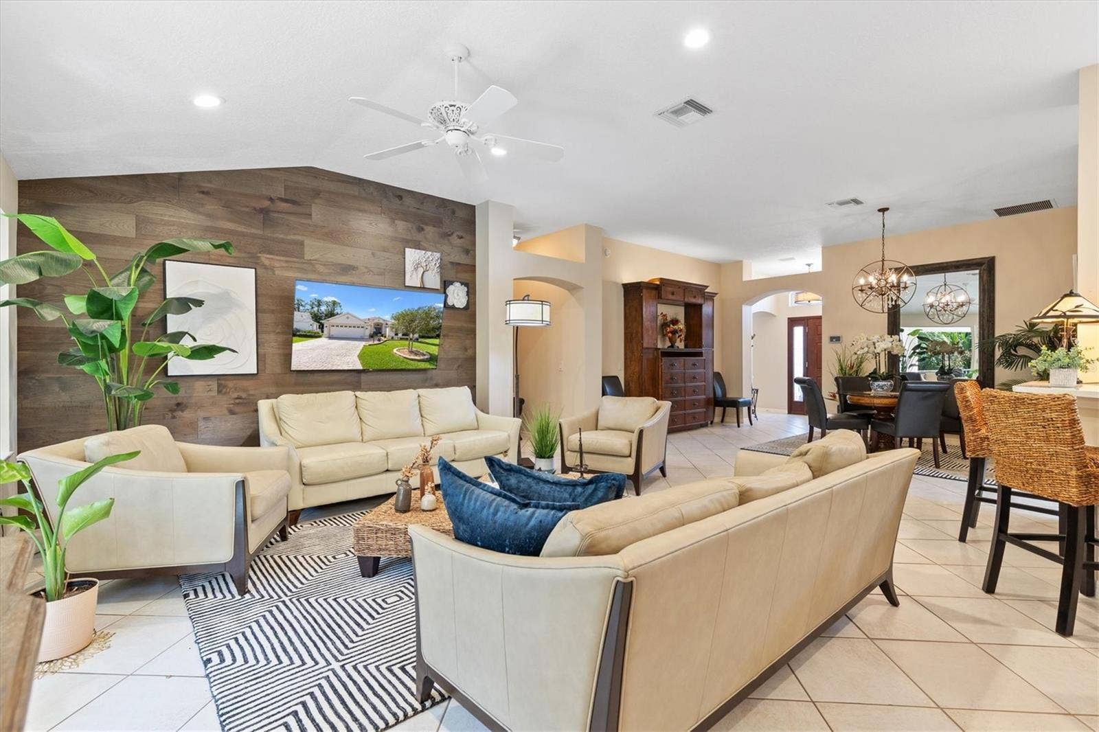 1302 LA ESTRELLITA WAY, The Villages, FL 32162 Living Room
