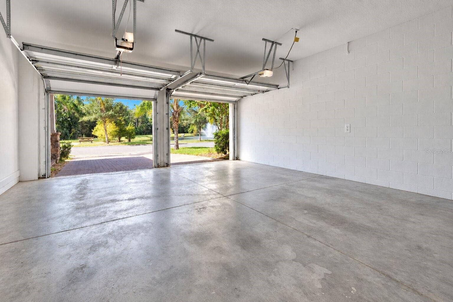 8524 VIVARO ISLE WAY, Windermere, FL 34786 Garage