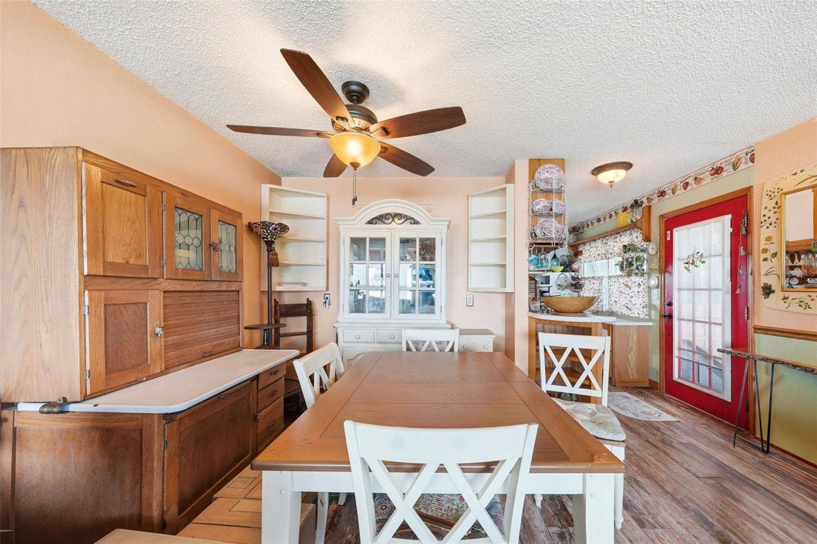 Dining rm area