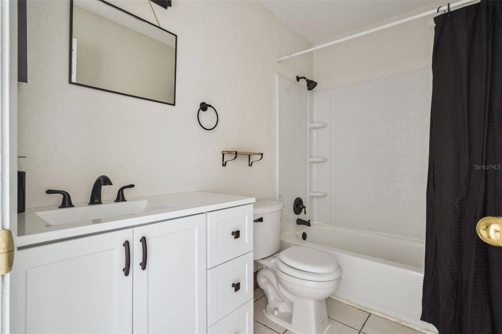 2856 N POWERS DRIVE, #115, Orlando, FL 32818 Bath
