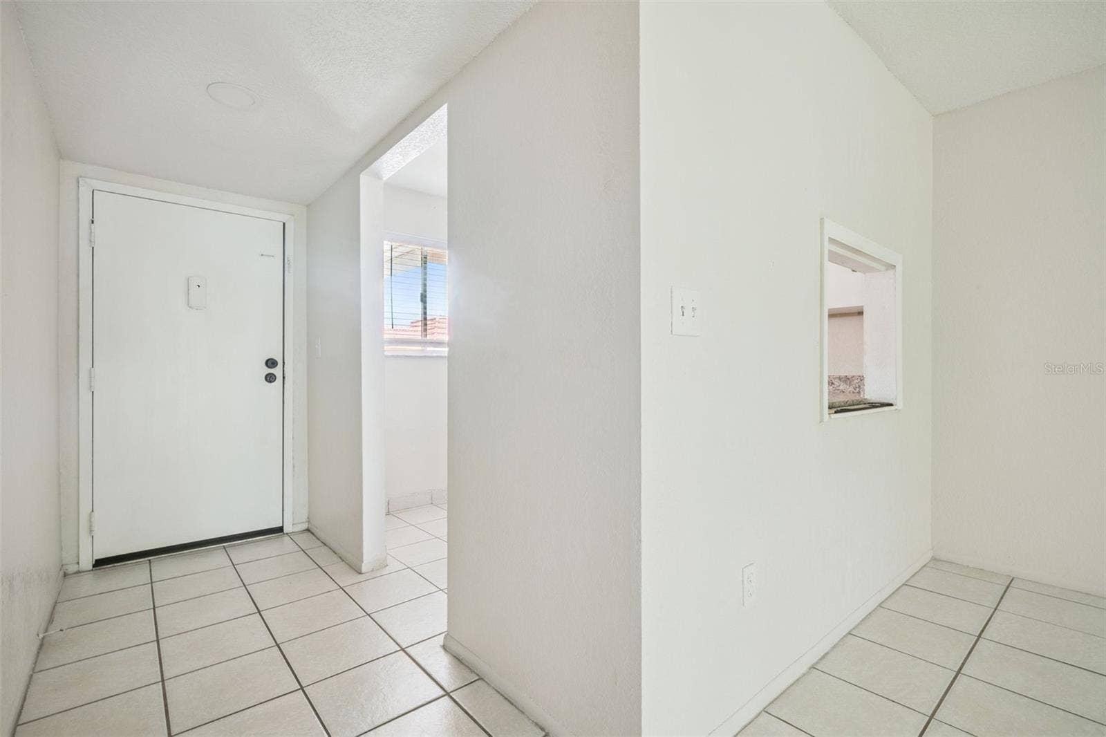 2856 N POWERS DRIVE, #115, Orlando, FL 32818 Foyer