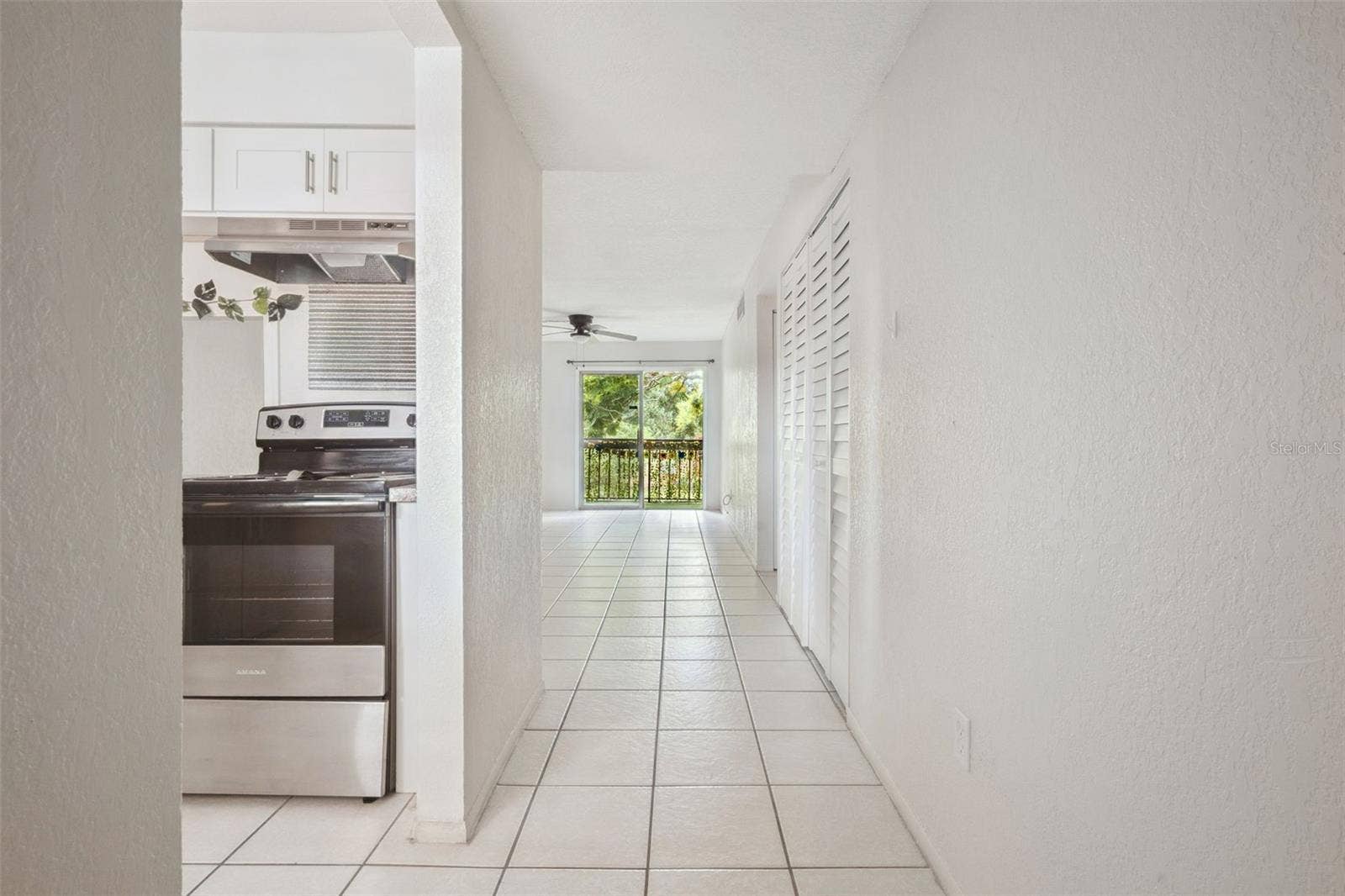 2856 N POWERS DRIVE, #115, Orlando, FL 32818 Foyer