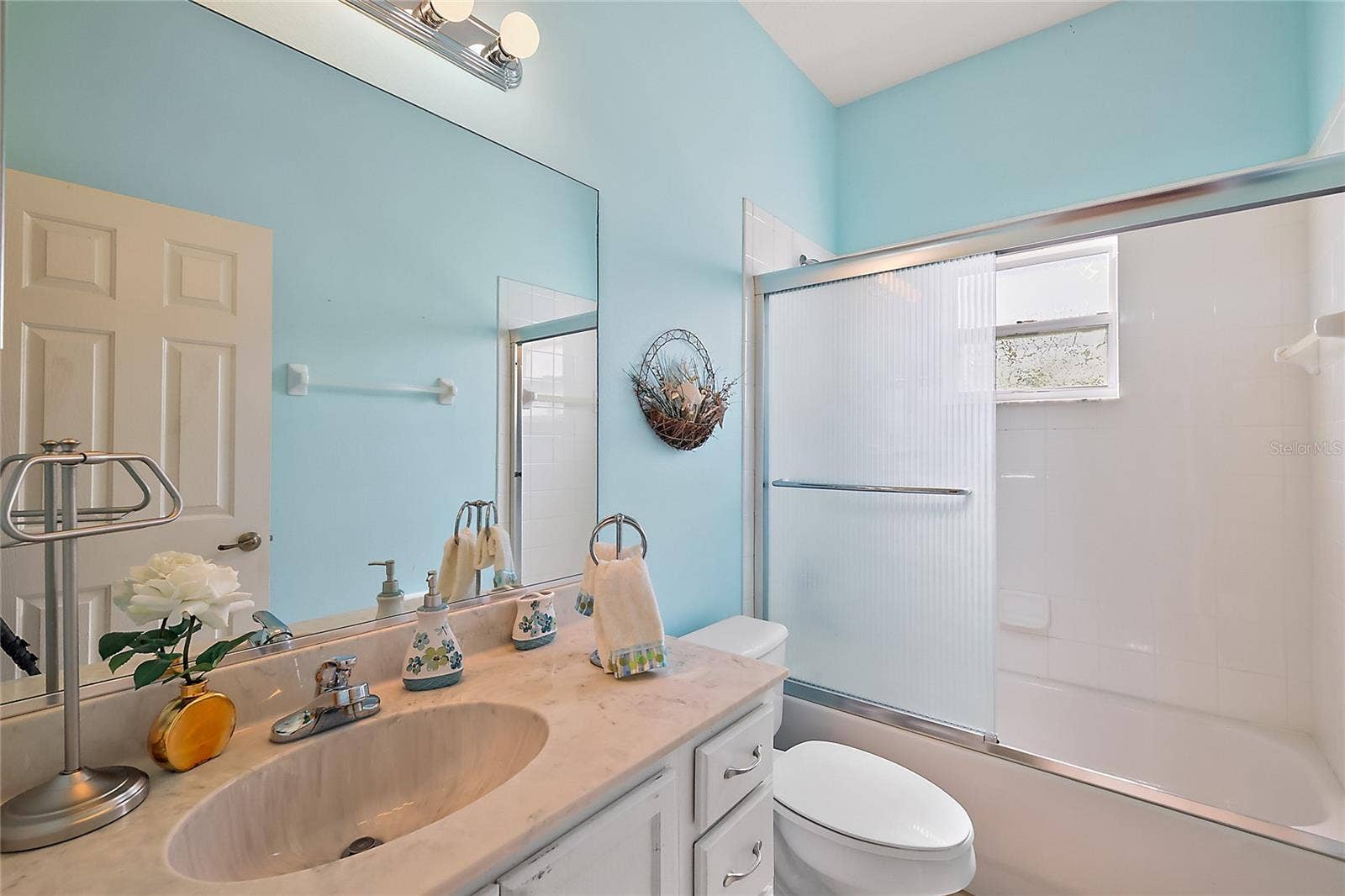 3916 MANOR OAKS COURT, Leesburg, FL 34748 Guest Bathroom