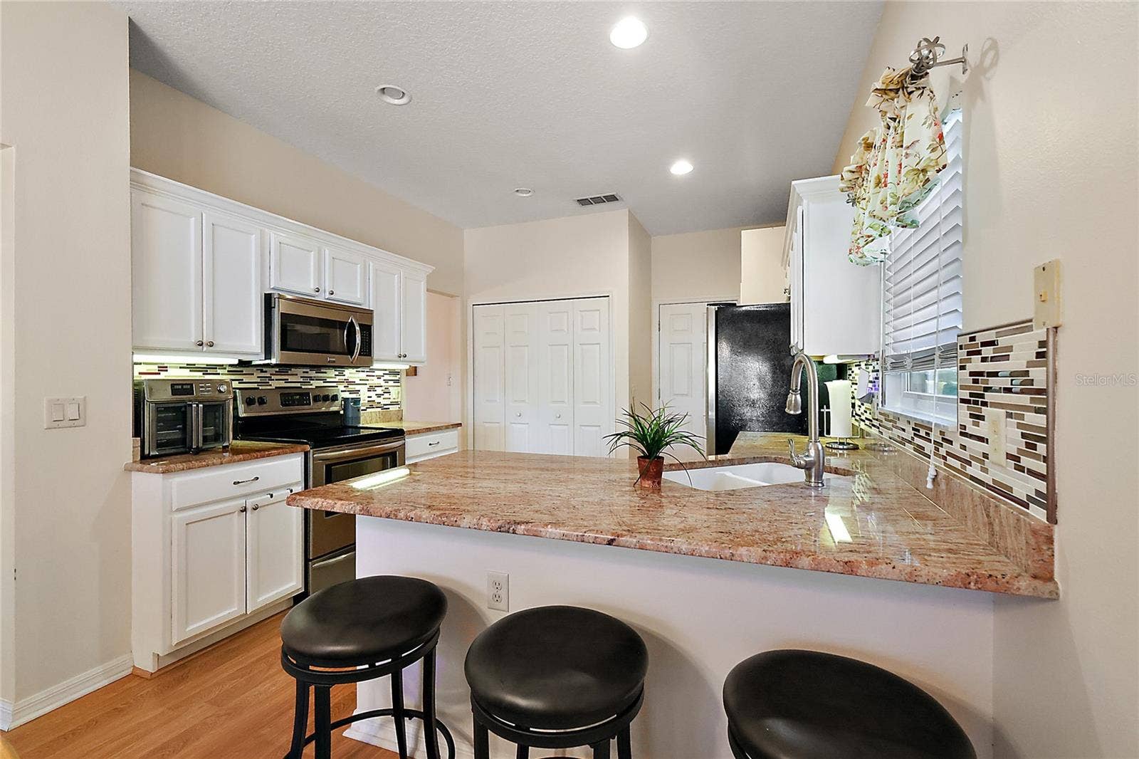 3916 MANOR OAKS COURT, Leesburg, FL 34748 3916 MANOR OAKS COURT, Leesburg, FL 34748