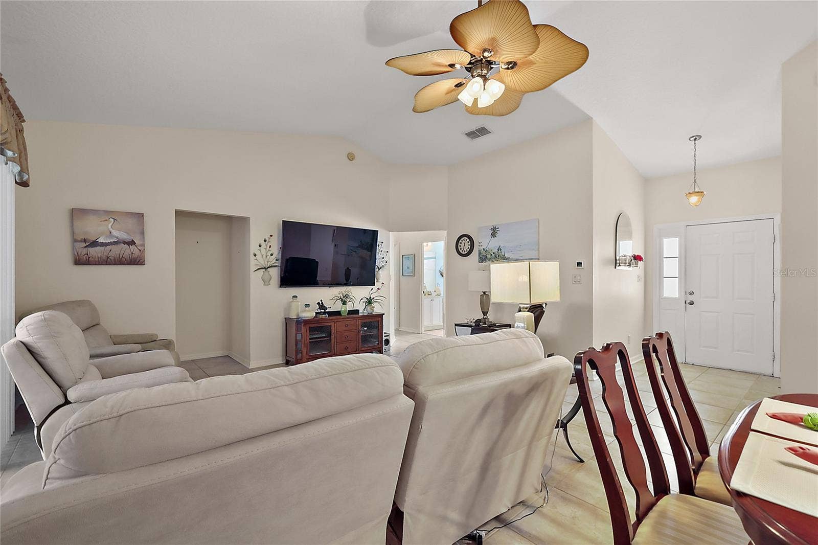 3916 MANOR OAKS COURT, Leesburg, FL 34748 3916 MANOR OAKS COURT, Leesburg, FL 34748