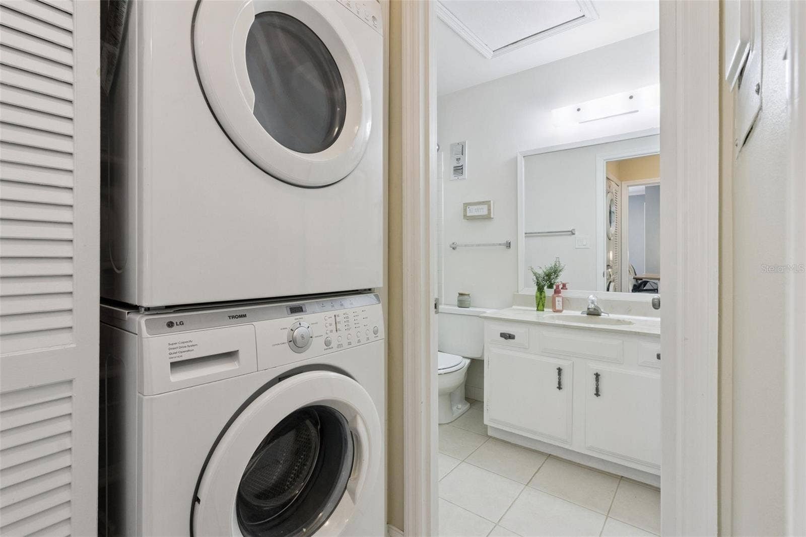 1066 VILLA LANE, #63, Apopka, FL 32712 Washer/dryer closet is conveniently inside the home.