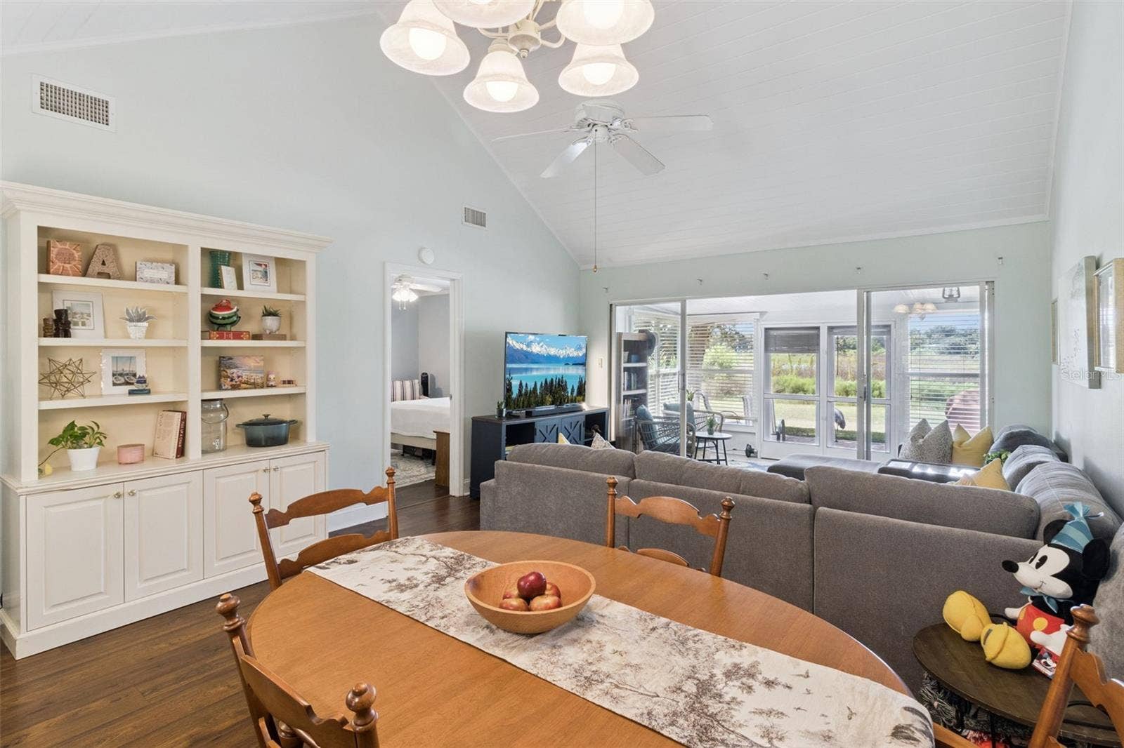 1066 VILLA LANE, #63, Apopka, FL 32712 Crown molding in the living & dining areas add a luxury feel to the great room.