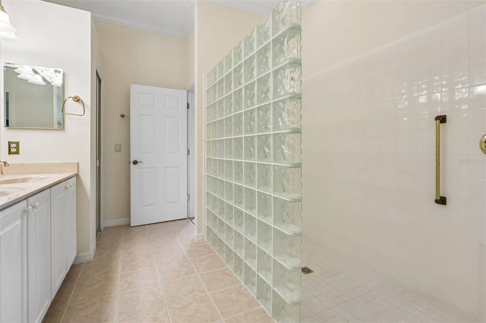 24445 MADEWOOD AVENUE, Leesburg, FL 34748 Allows Privacy for Guest