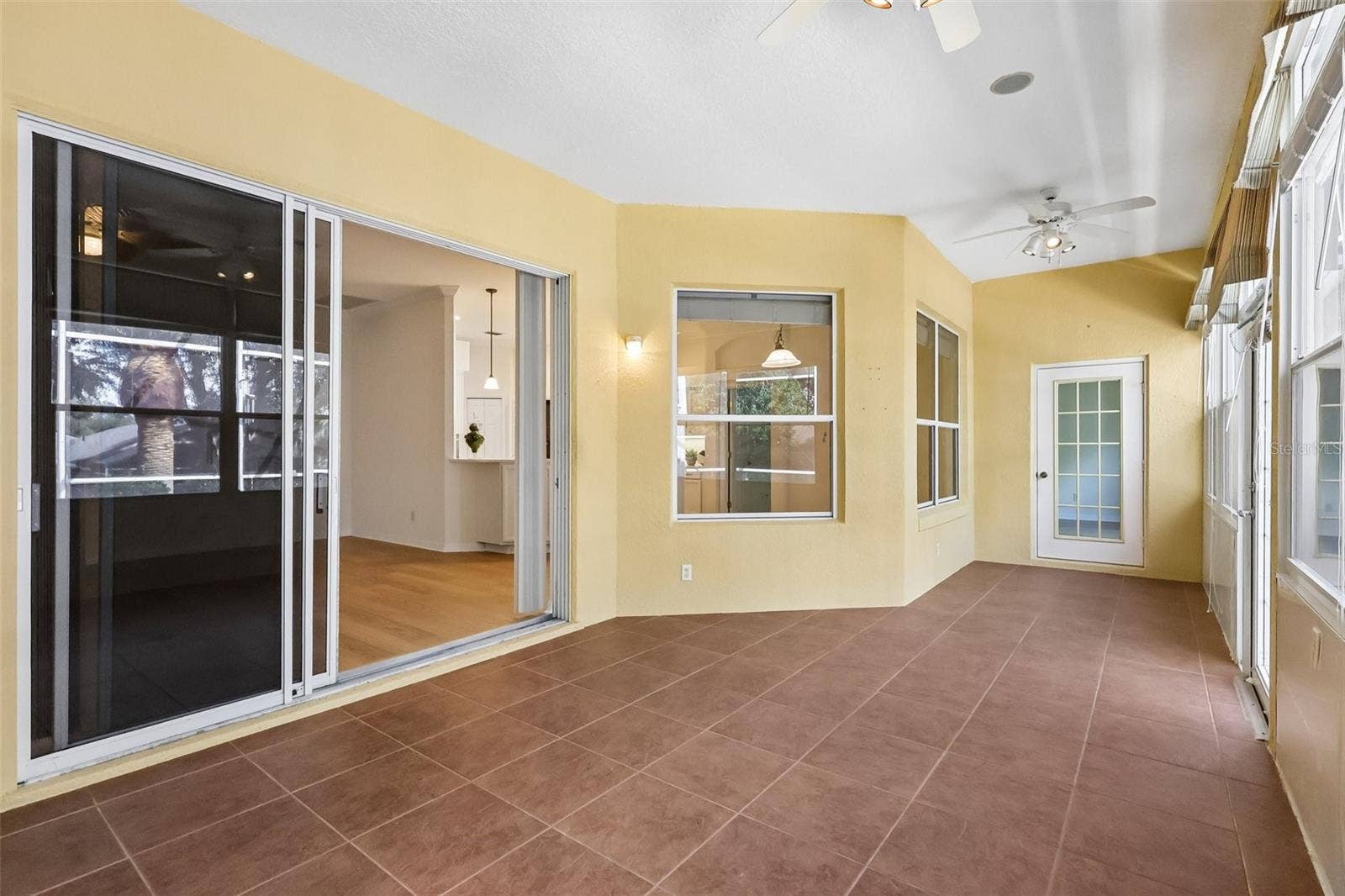 24445 MADEWOOD AVENUE, Leesburg, FL 34748 Enclosed Lanai