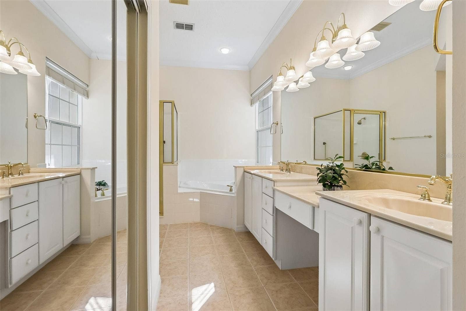 24445 MADEWOOD AVENUE, Leesburg, FL 34748 Primary Private Bath with Dual Sinks