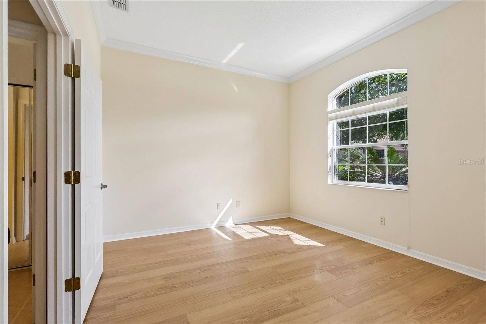 24445 MADEWOOD AVENUE, Leesburg, FL 34748 Study/Den Large enough to combine with a Murphy Bed