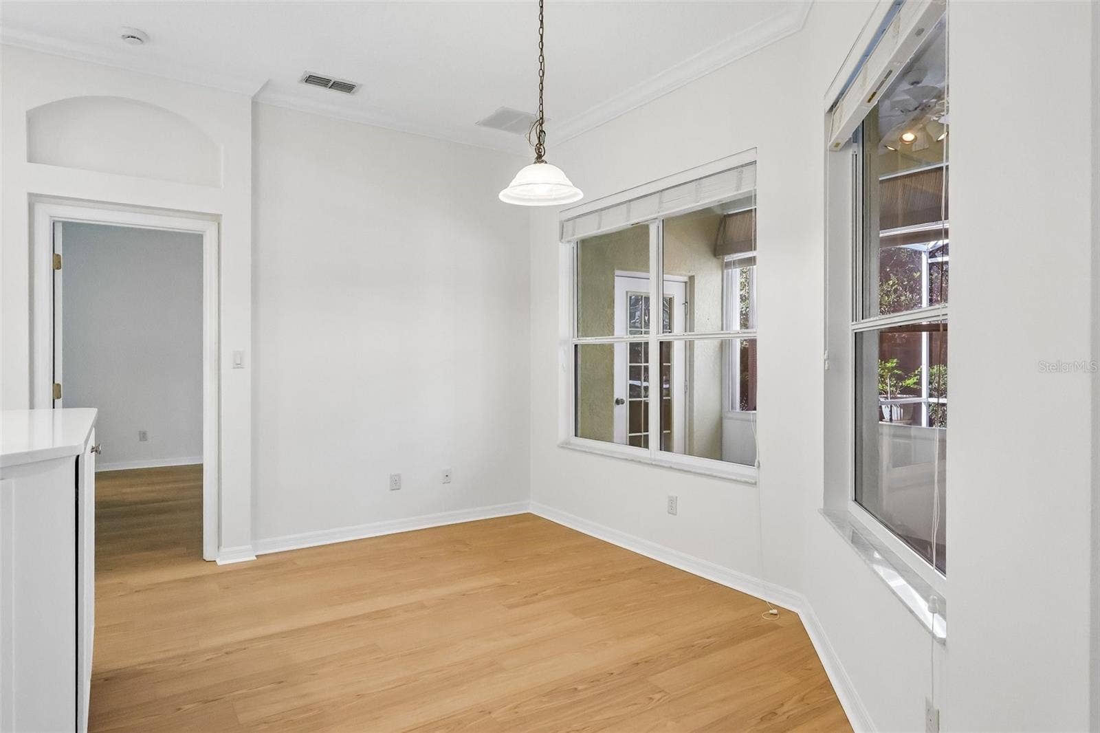 24445 MADEWOOD AVENUE, Leesburg, FL 34748 Dinette