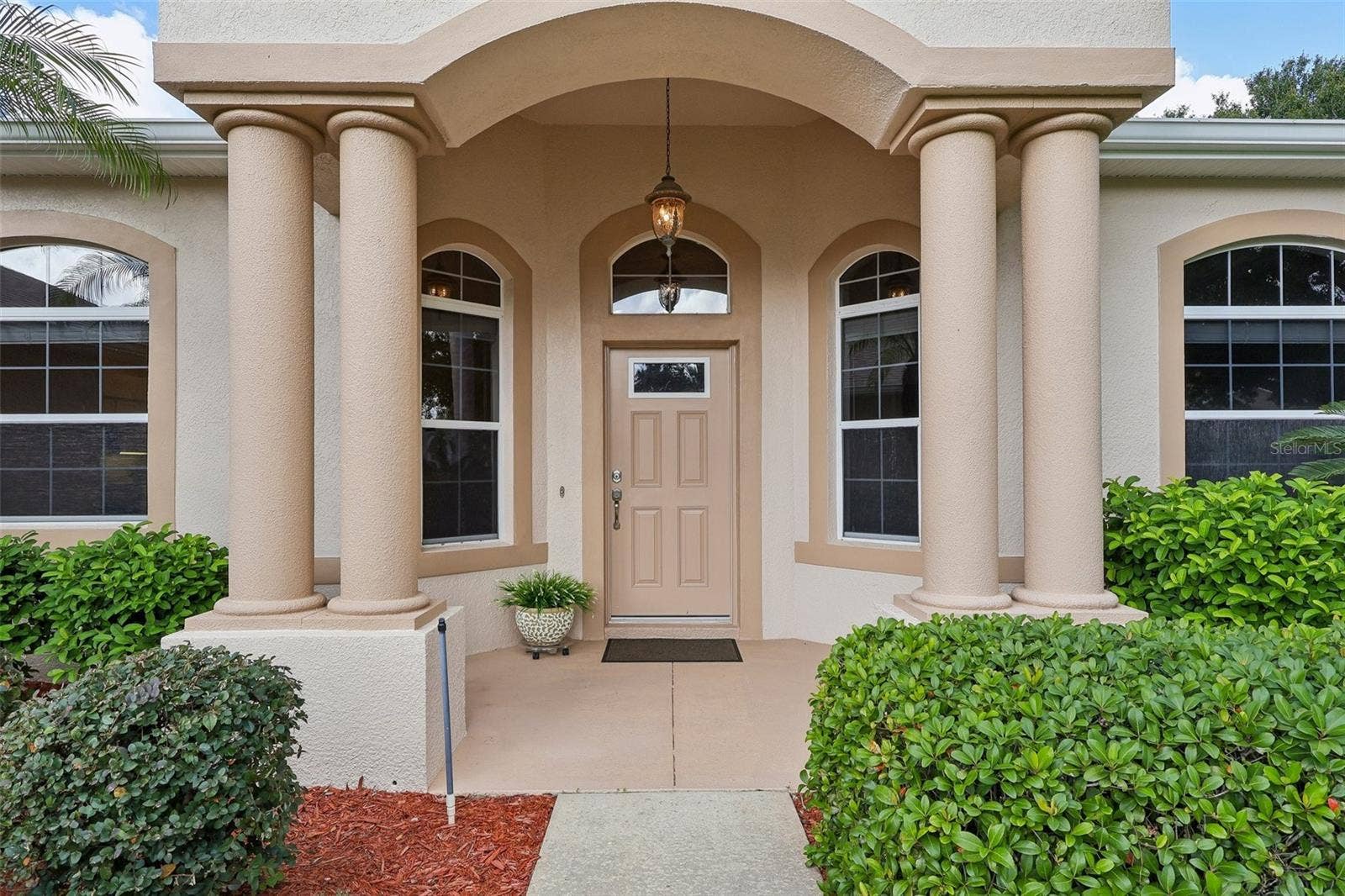 24445 MADEWOOD AVENUE, Leesburg, FL 34748 Grand Entry