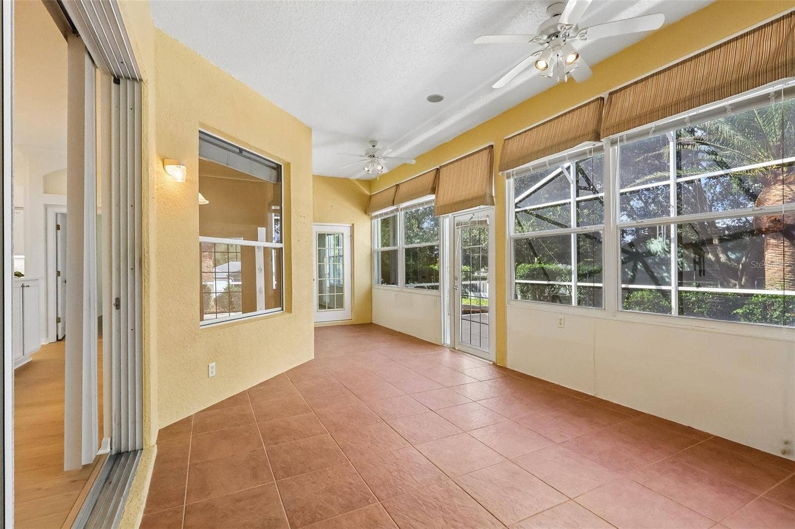 24445 MADEWOOD AVENUE, Leesburg, FL 34748 Enclosed Lanai