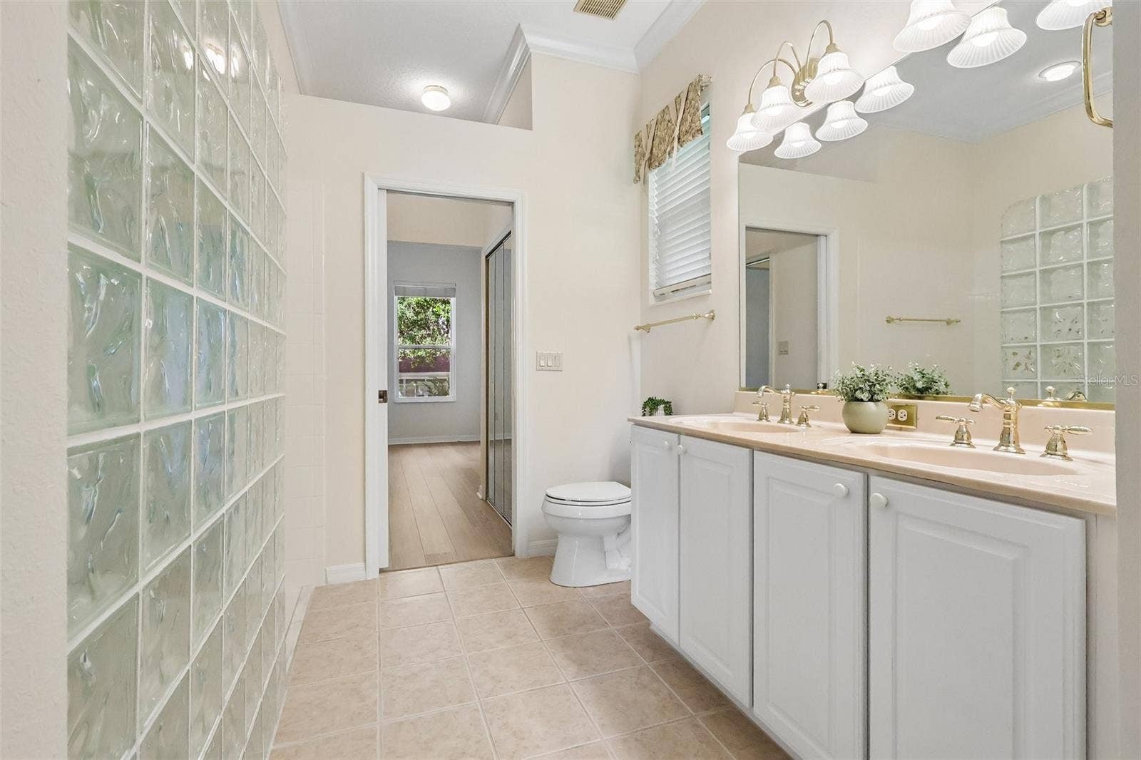 24445 MADEWOOD AVENUE, Leesburg, FL 34748 Jack and Jill 2nd Bath with Dual Sinks