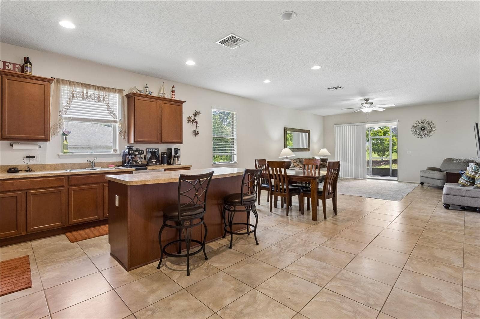30022 DONNINGTON LOOP, Mount Dora, FL 32757 Spacious kitchen with an island breakfast bar