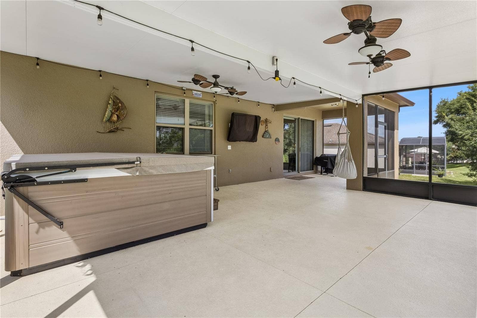 30022 DONNINGTON LOOP, Mount Dora, FL 32757 Incredible back screend and covered patio area -- ideal for entertaining or just relaxing