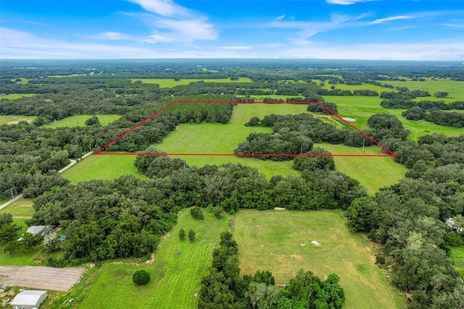 Stunning oak covered acreage