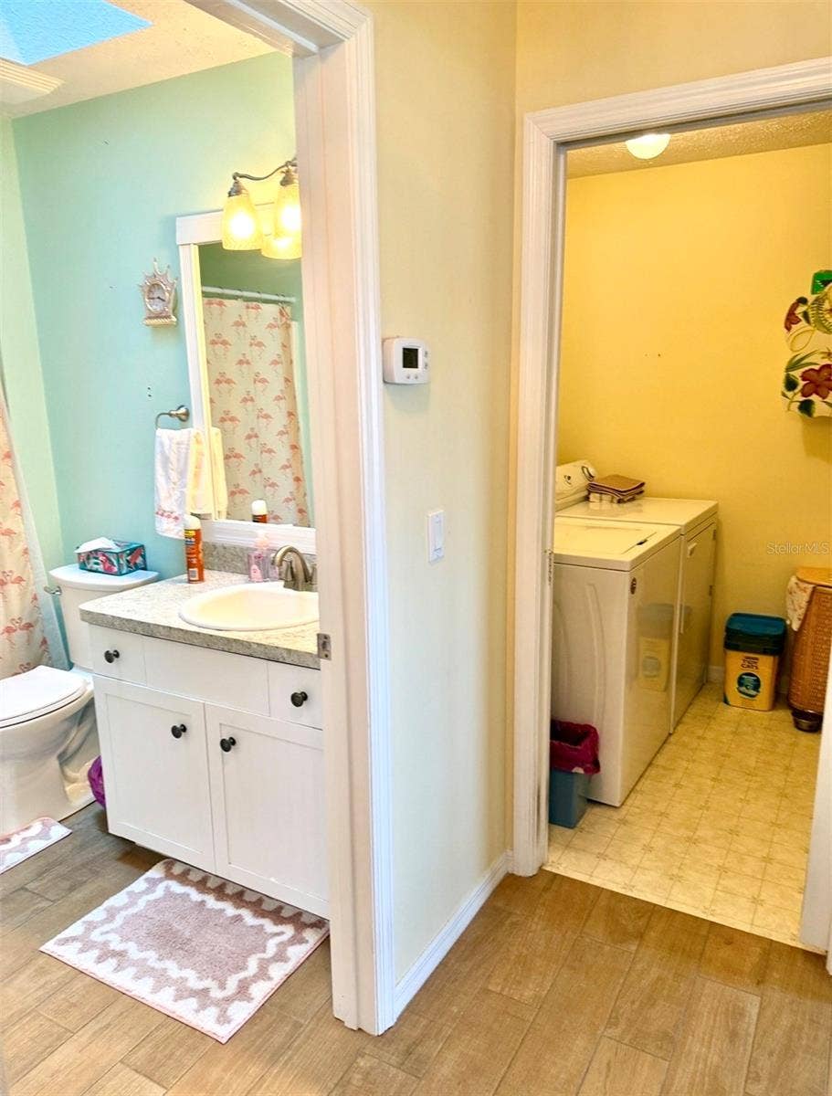 10440 S CLINT LOOP, Floral City, FL 34436 secondary bathroom and laundry room