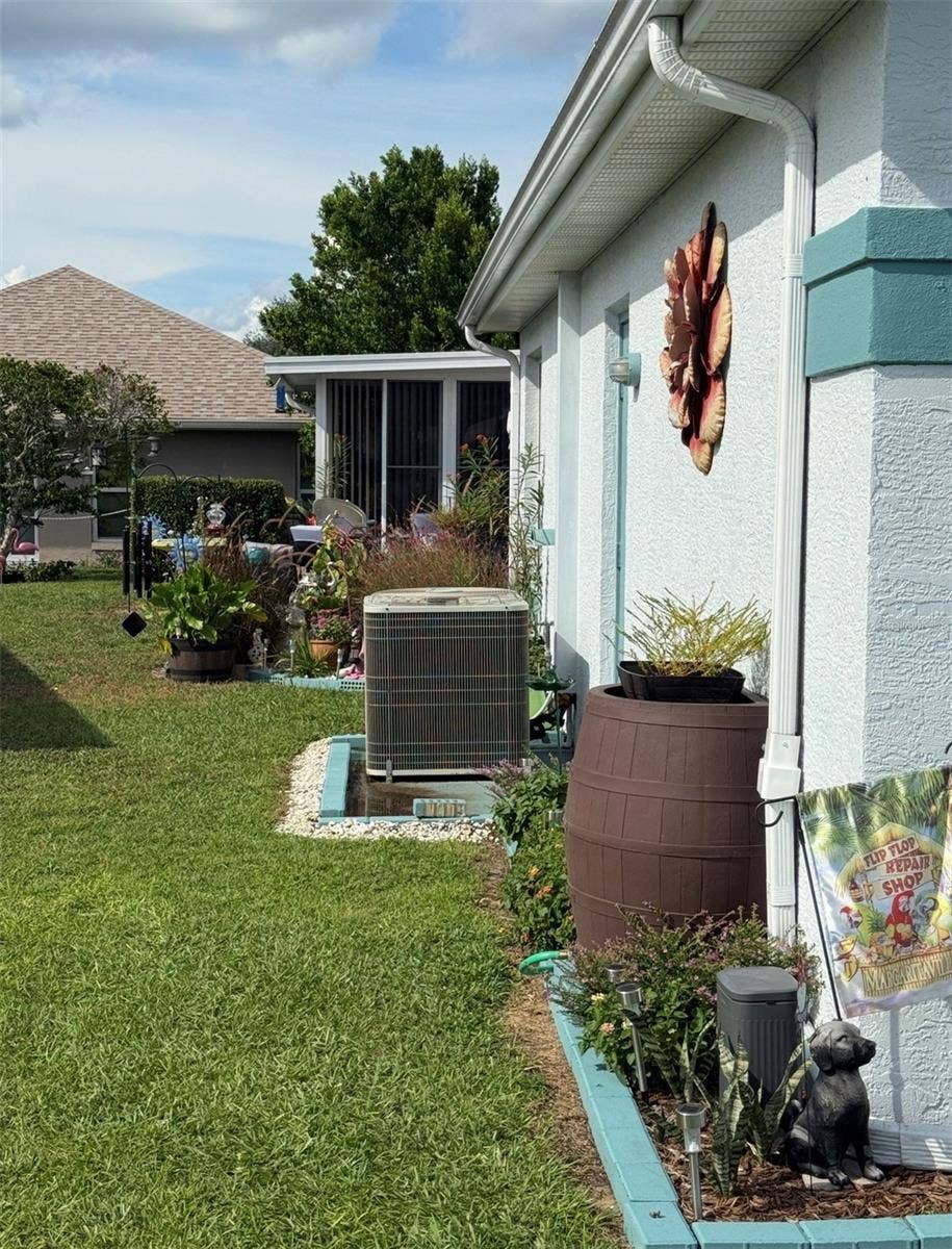 10440 S CLINT LOOP, Floral City, FL 34436 side yard