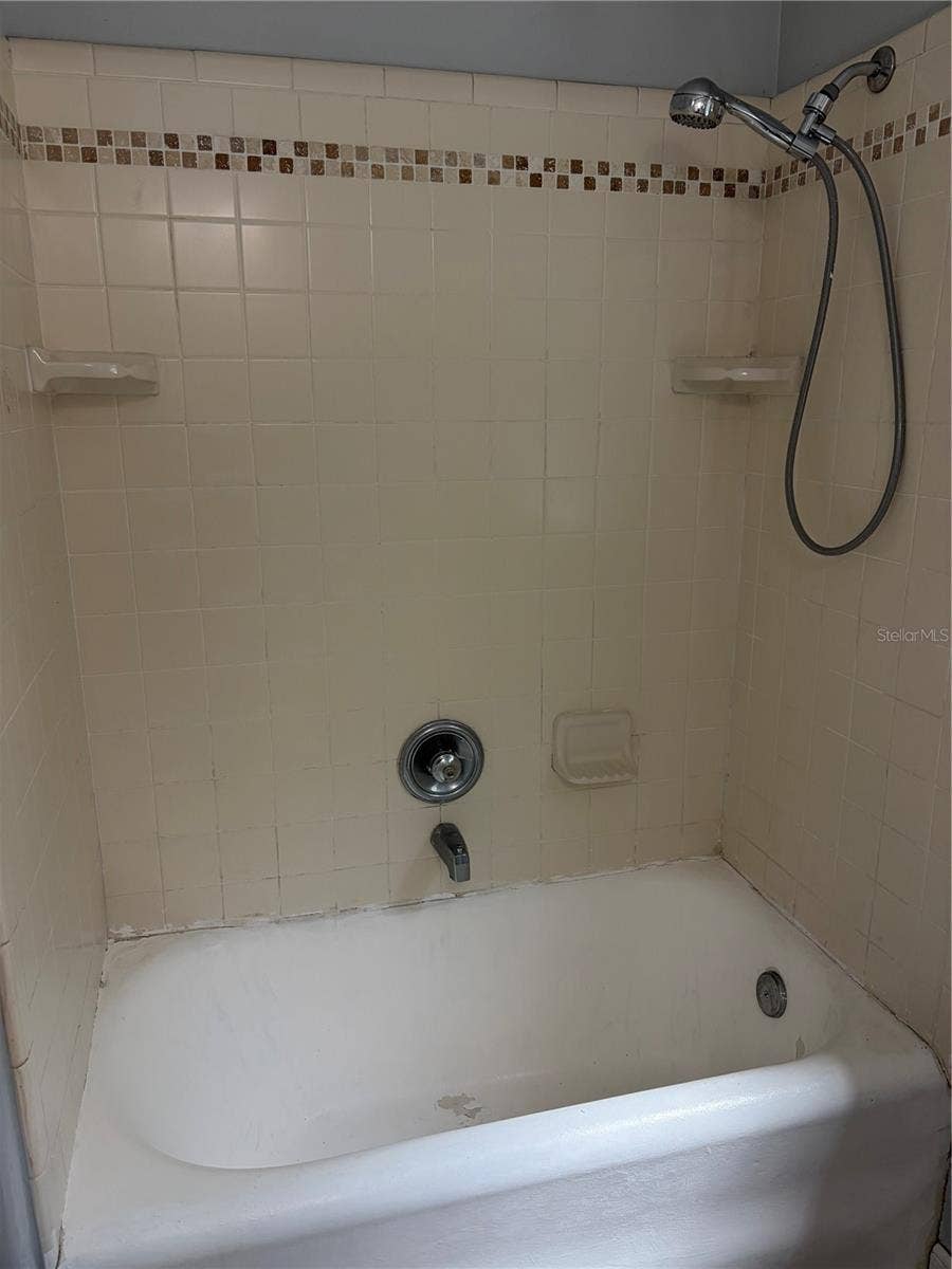 Tub / Shower unit B