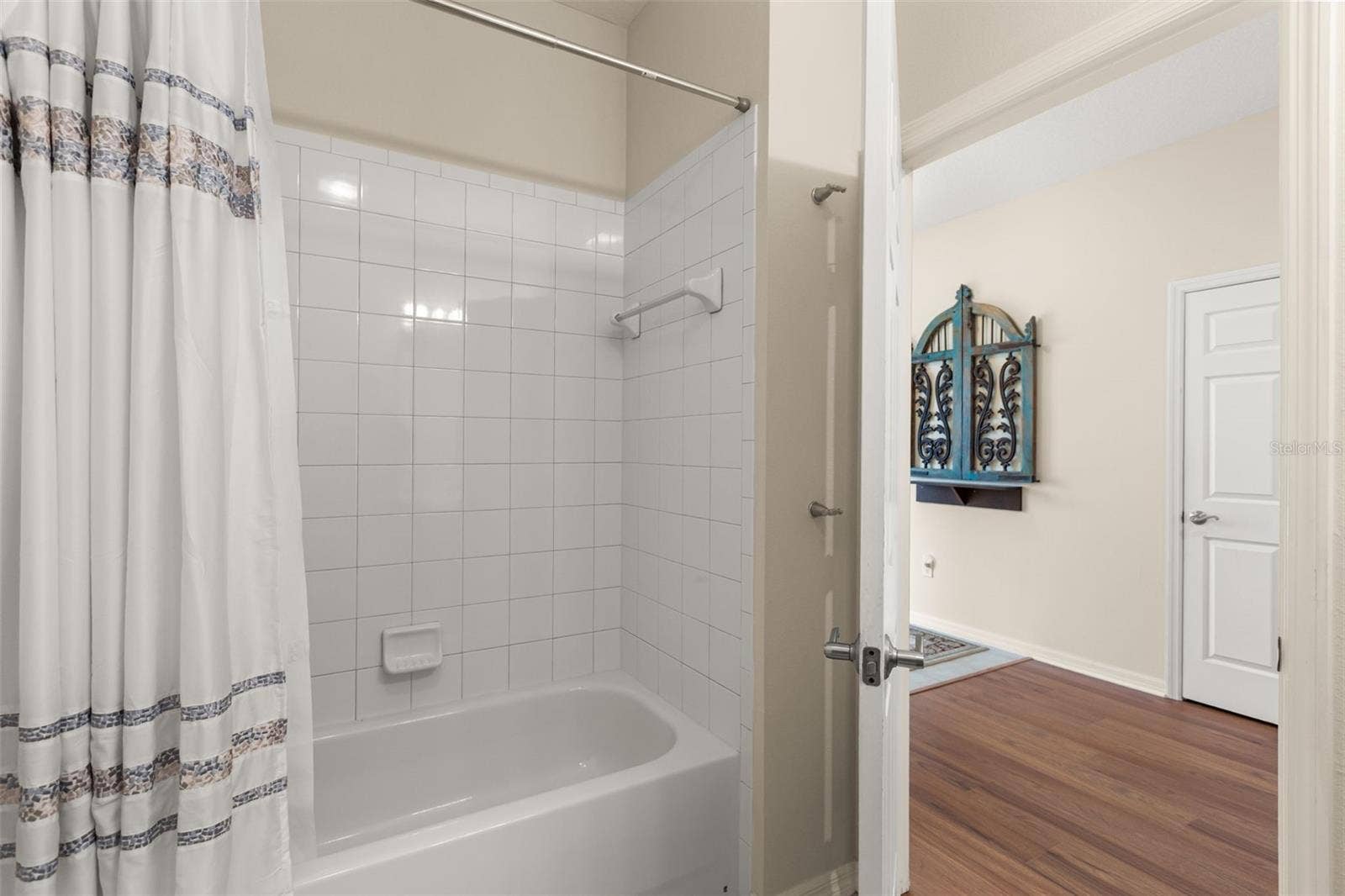 4711 HERITAGE TRAIL, Leesburg, FL 34748 Second Bathroom with Tub/Shower Combination