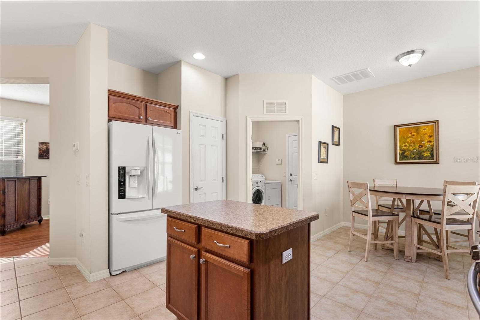 4711 HERITAGE TRAIL, Leesburg, FL 34748 Kitchen with Center Island and Adjacent Dining Area