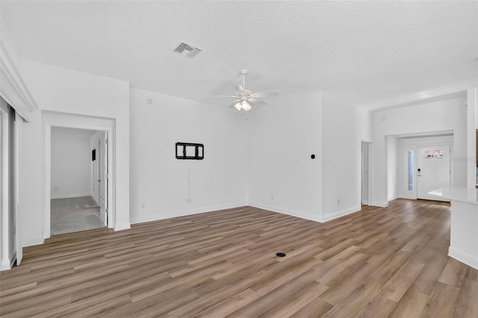 6996 DWIGHT DRIVE, The Villages, FL 34762 Living Room