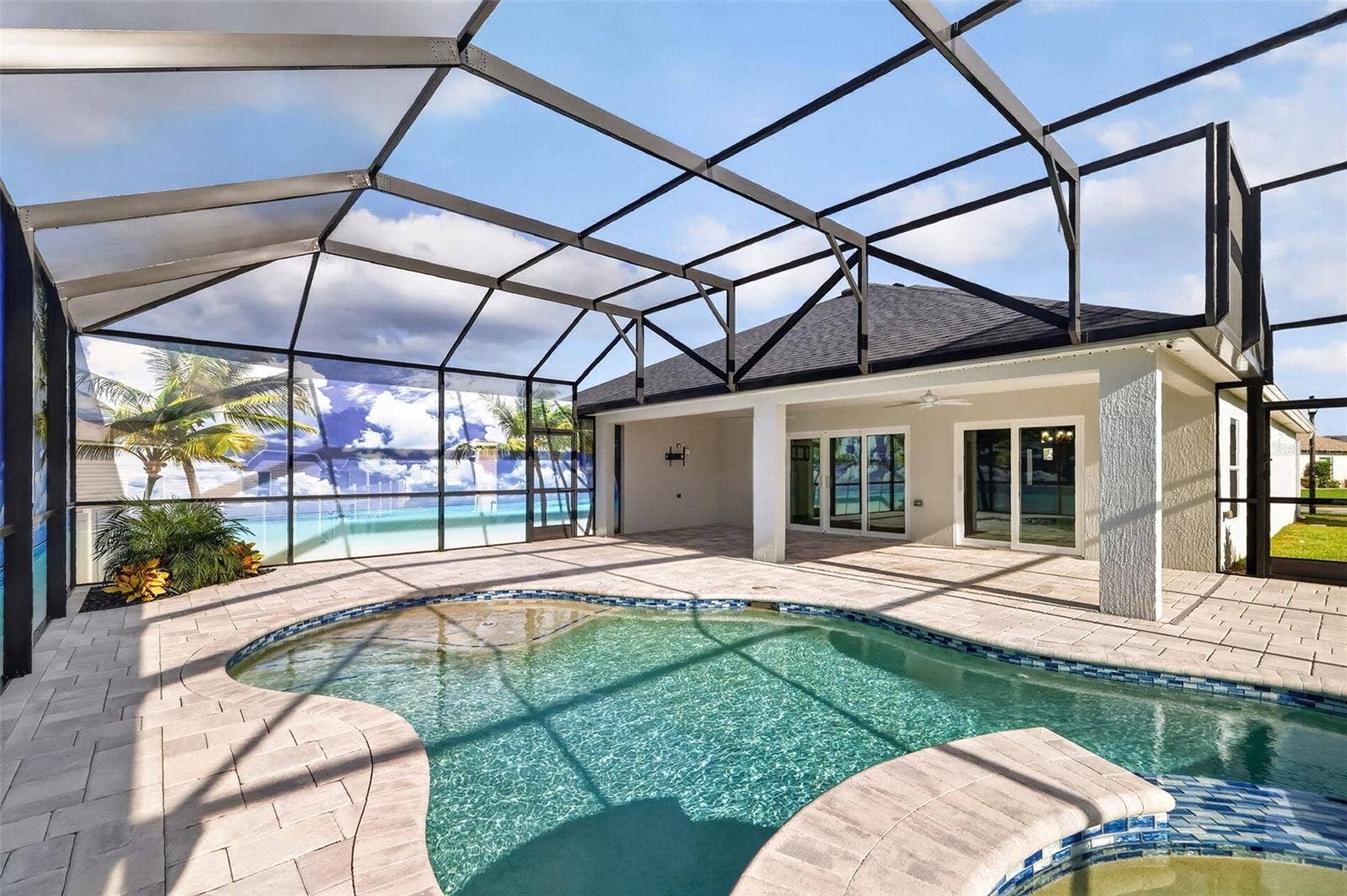 6996 DWIGHT DRIVE, The Villages, FL 34762 Private Paver Lanai, Swimming Pool, and Spa!