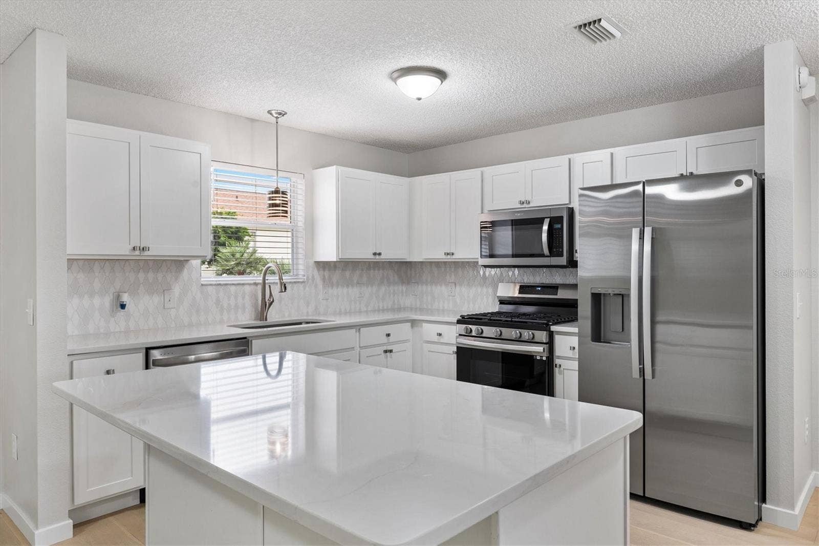 9595 SE 171ST ARGYLL STREET, The Villages, FL 32162 Renovated Kitchen