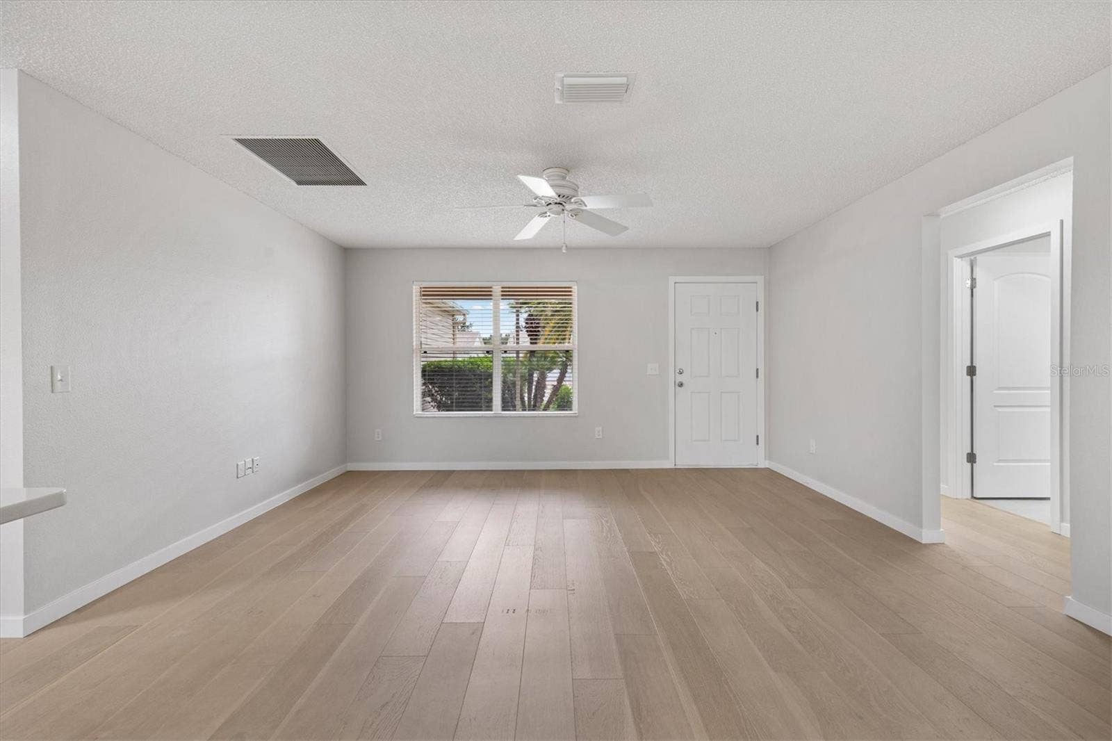 9595 SE 171ST ARGYLL STREET, The Villages, FL 32162 Living & Dining Rooms