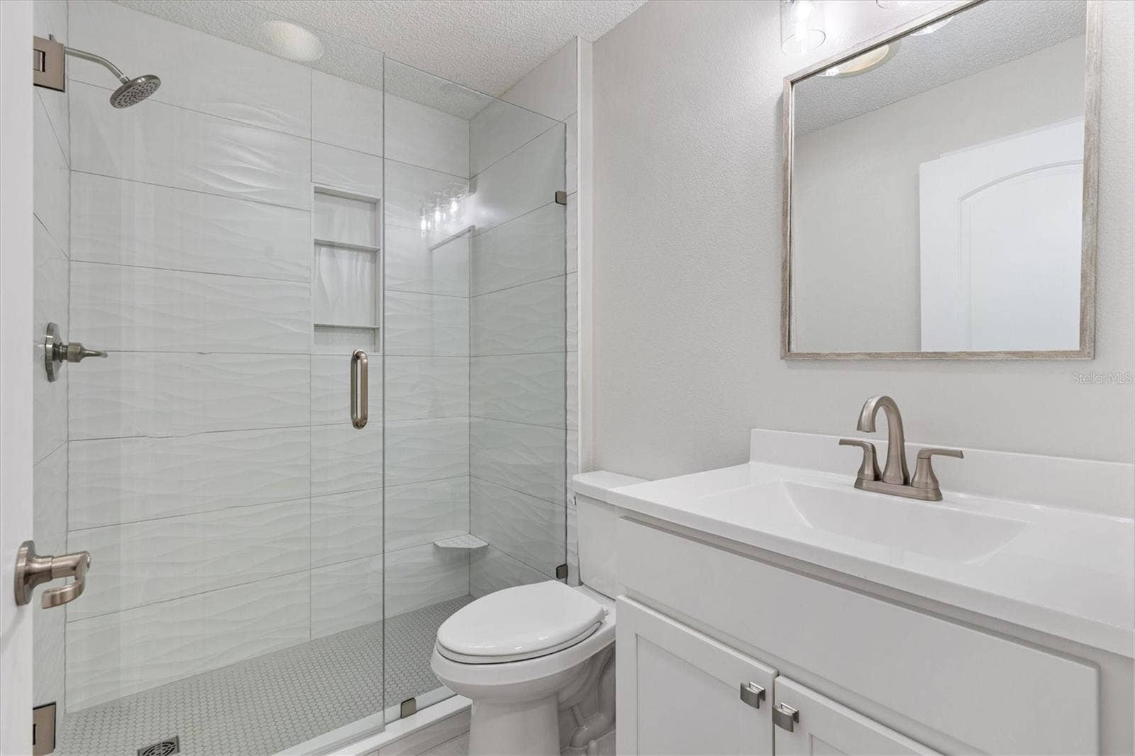 9595 SE 171ST ARGYLL STREET, The Villages, FL 32162 Guest Bath with Glass Enclosed Shower