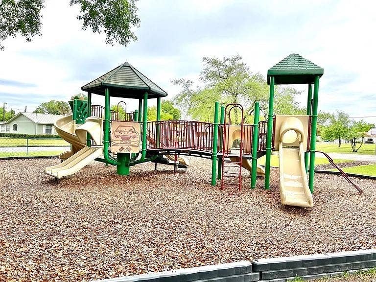 530-532 PARK AVENUE, Umatilla, FL 32784 Public park across street