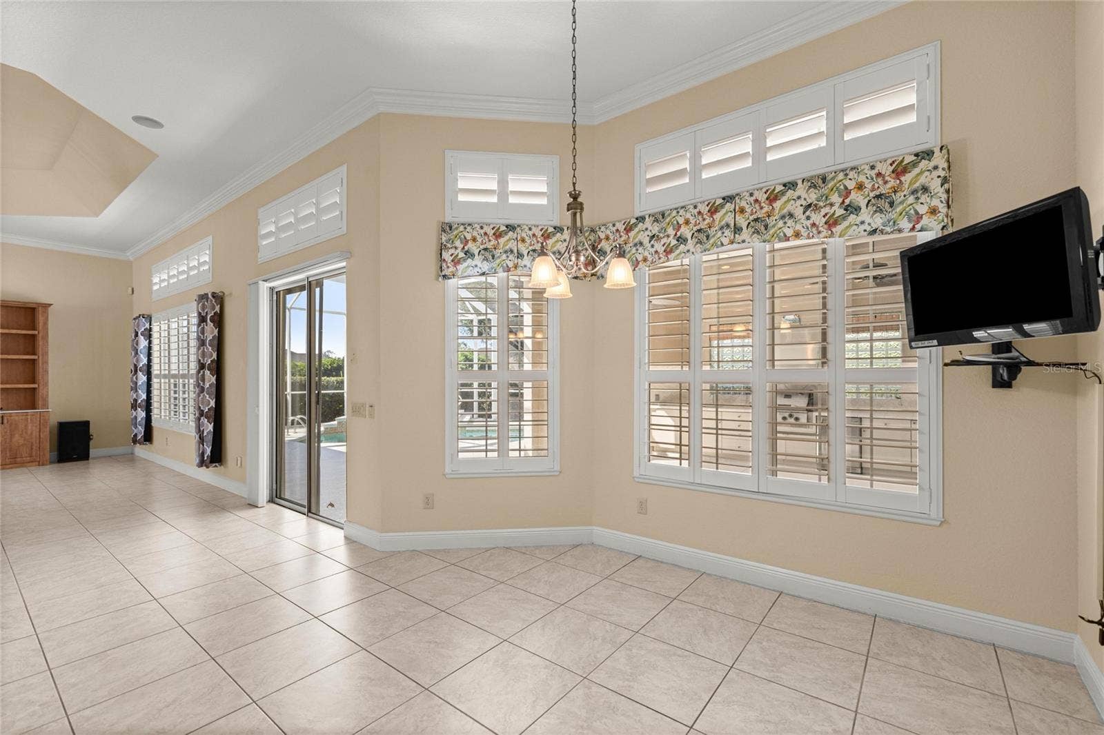 Breakfast nook.