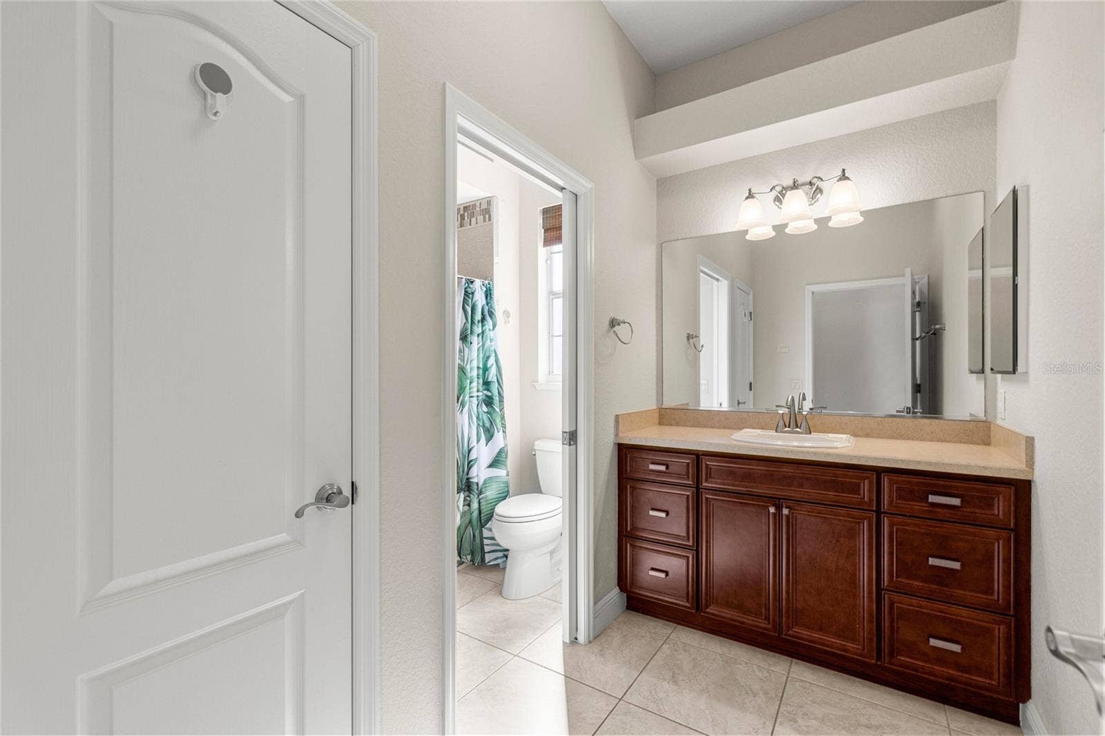 Guest bathroom.