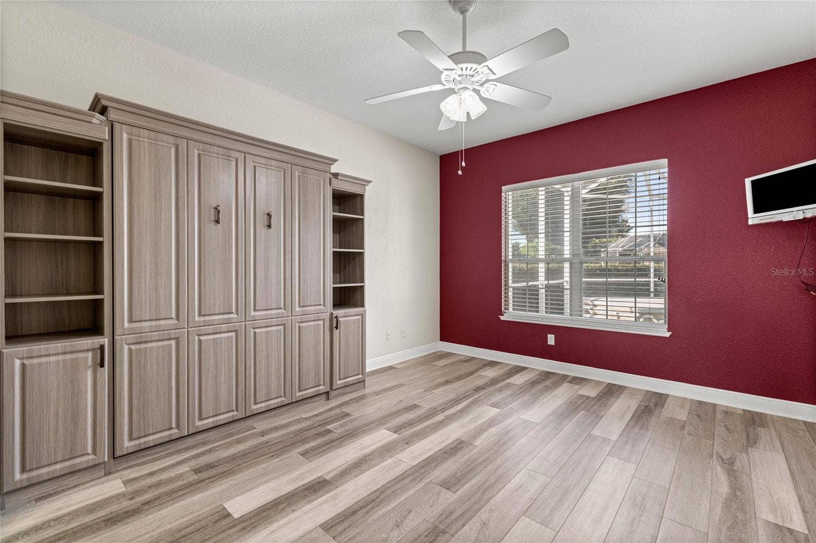 office/guest bedroom