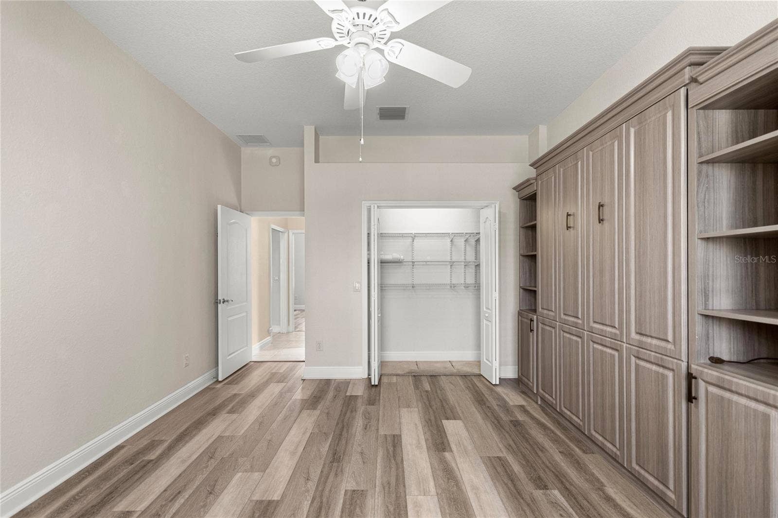 office/guest bedroom