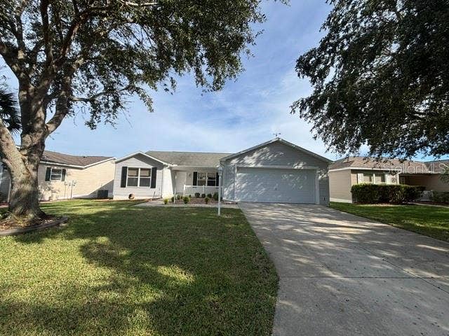 287 MERCER WAY, The Villages, FL 32162 Nice long driveway and two car garage