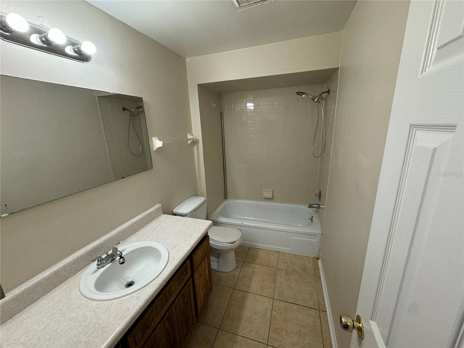 231 N DISSTON AVENUE, Clermont, FL 34711