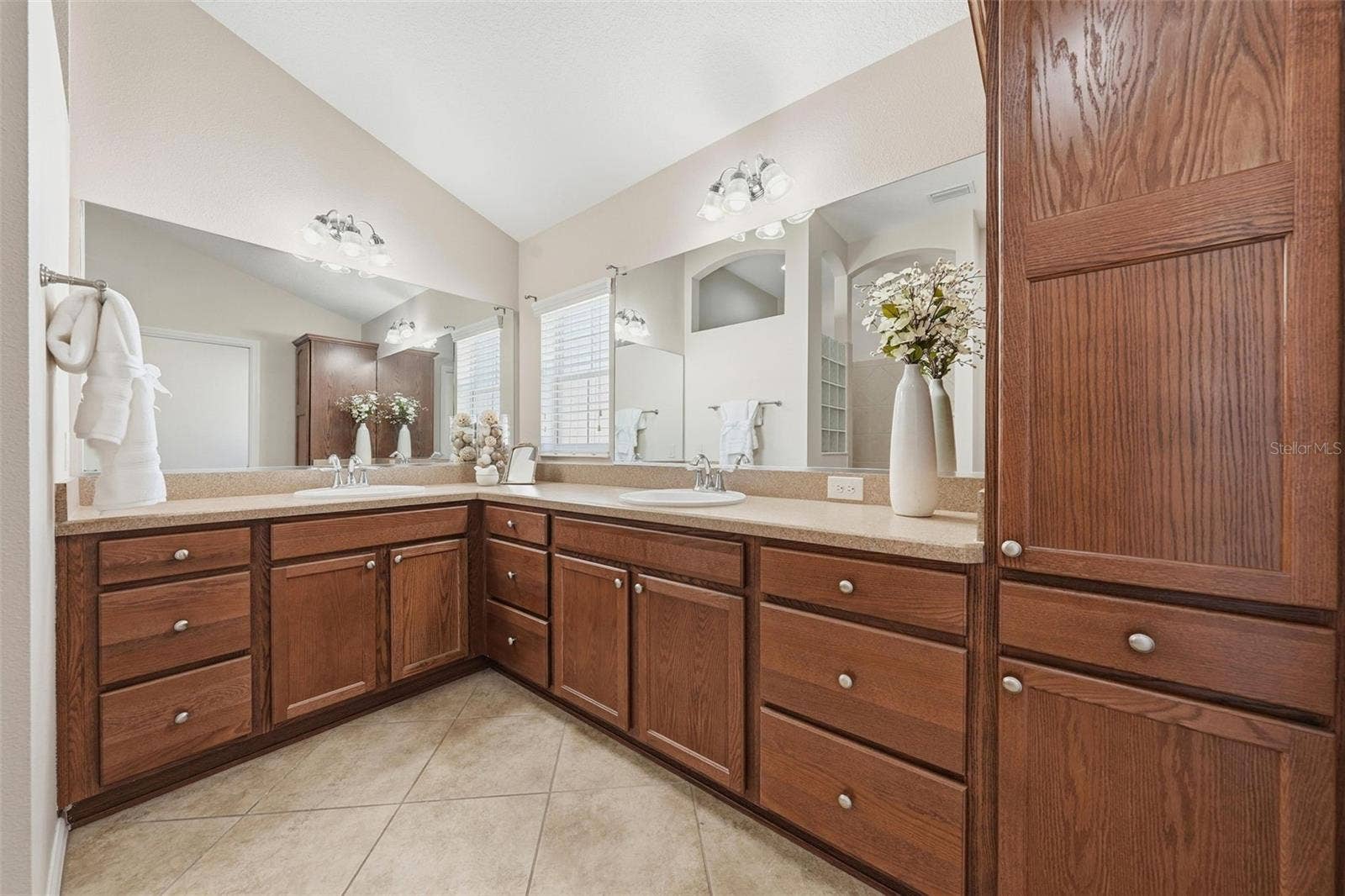 1385 HACKBERRY PLACE, The Villages, FL 32163 1385 HACKBERRY PLACE, The Villages, FL 32163