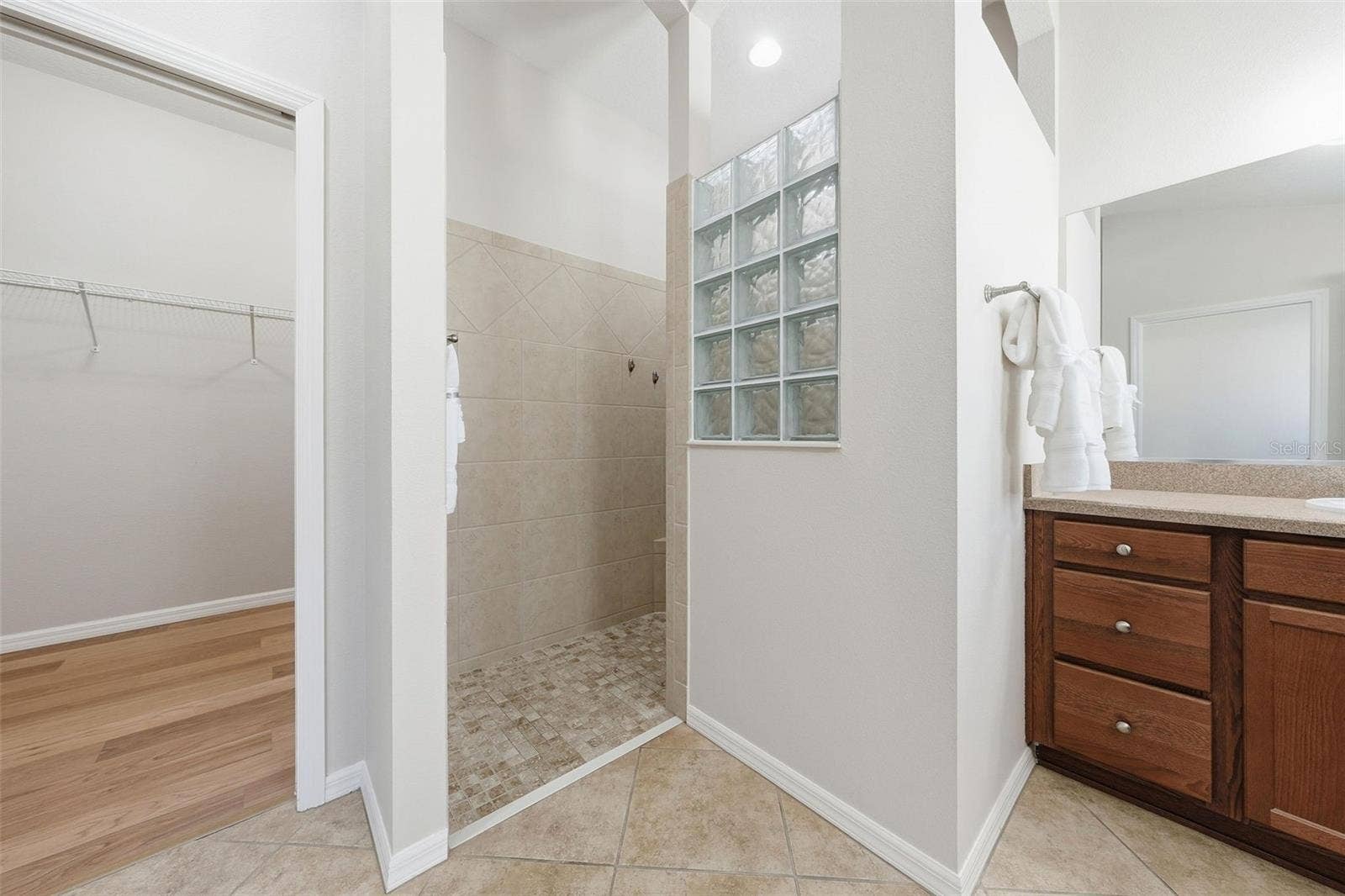 1385 HACKBERRY PLACE, The Villages, FL 32163 1385 HACKBERRY PLACE, The Villages, FL 32163