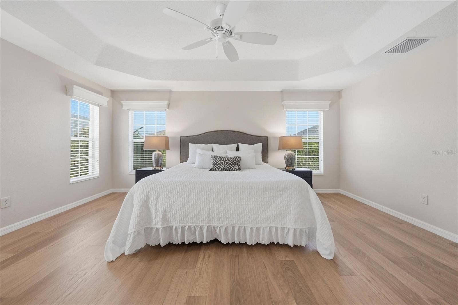 1385 HACKBERRY PLACE, The Villages, FL 32163 1385 HACKBERRY PLACE, The Villages, FL 32163